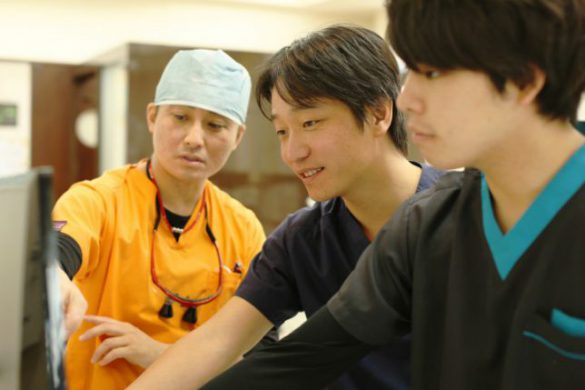 研修医ファーストの指導を徹底します。